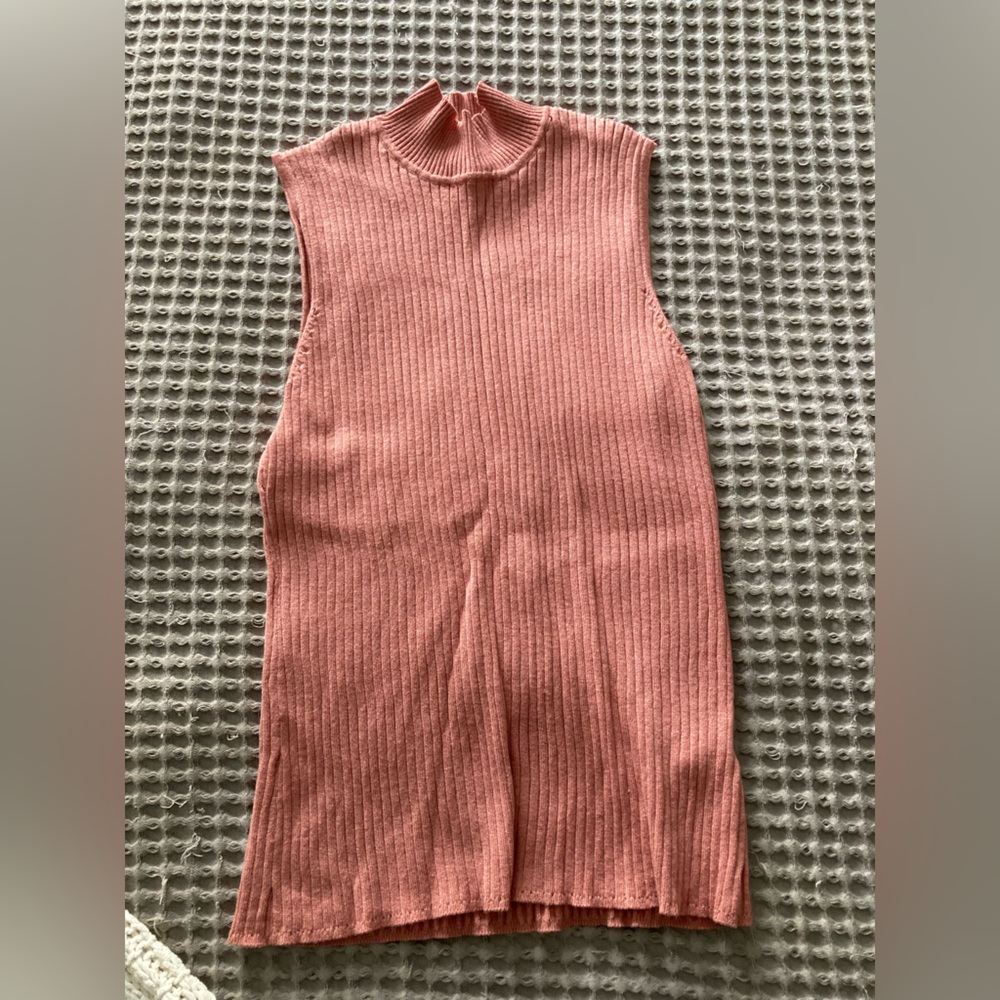Turtle neck tank top in pink